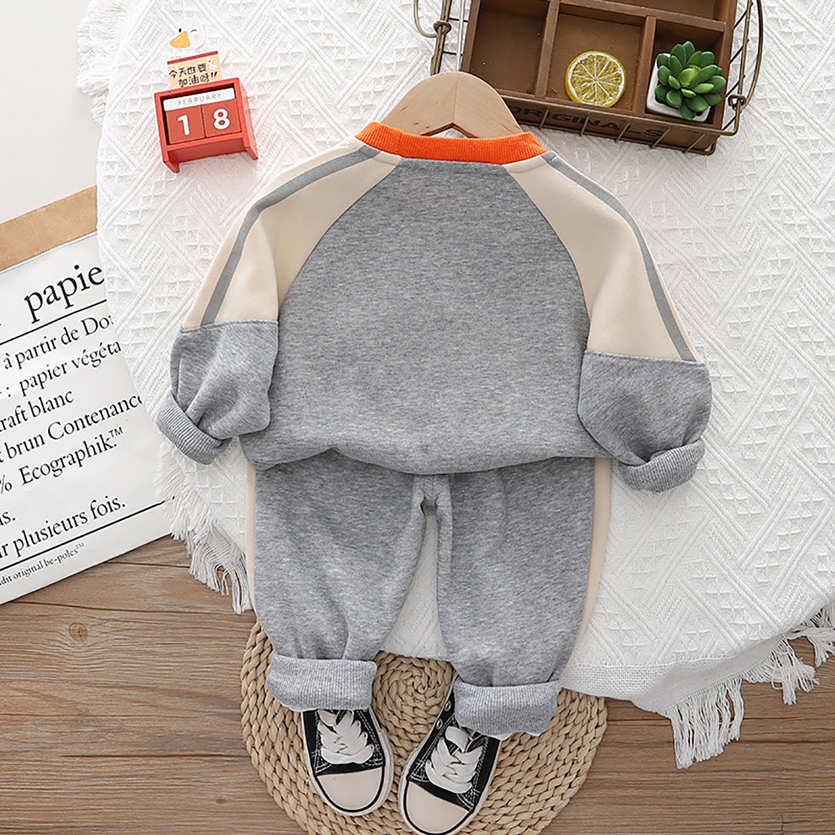 Boys Colourblocked Round Neck Long Sleeves Sweatshirt With Jogger