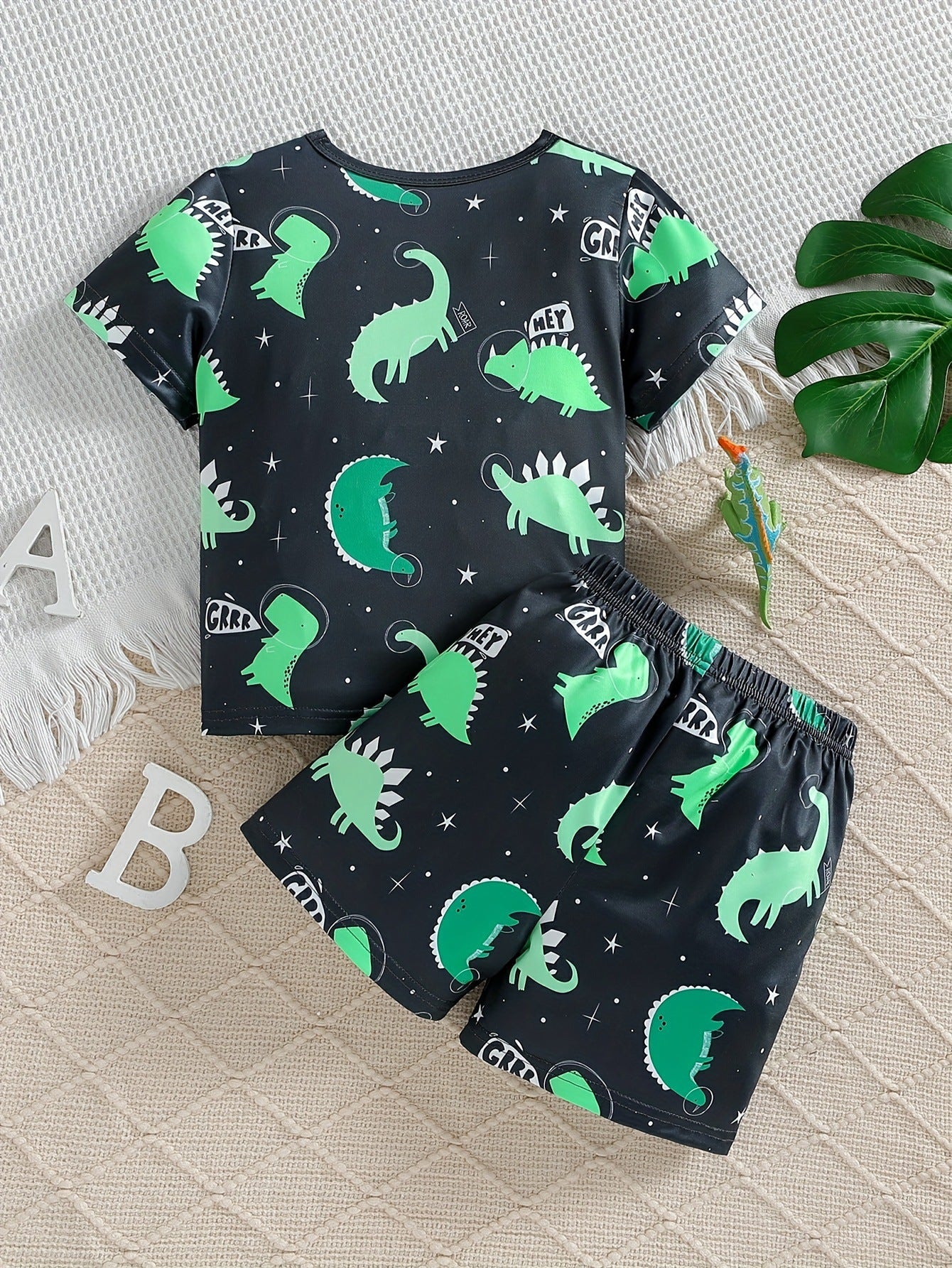 Boys Graphic Printed Round Neck T-shirt with Shorts
