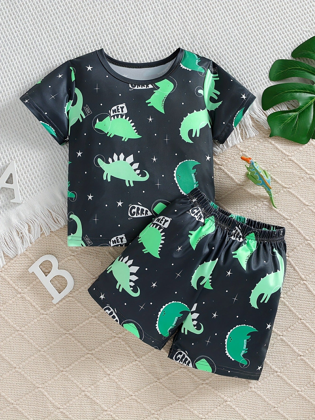 Boys Graphic Printed Round Neck T-shirt with Shorts