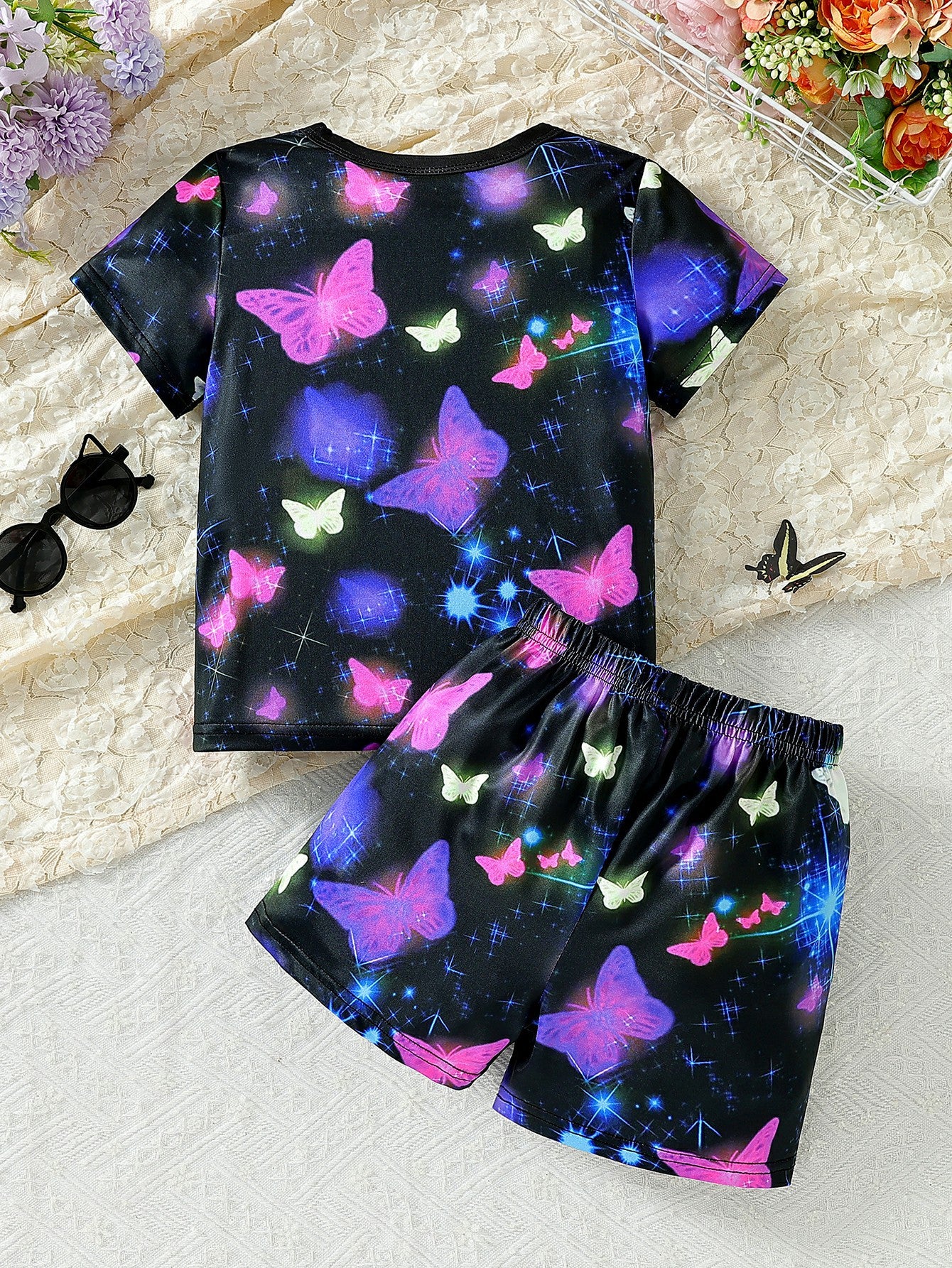 Girls Printed Round Neck T-shirt with Shorts
