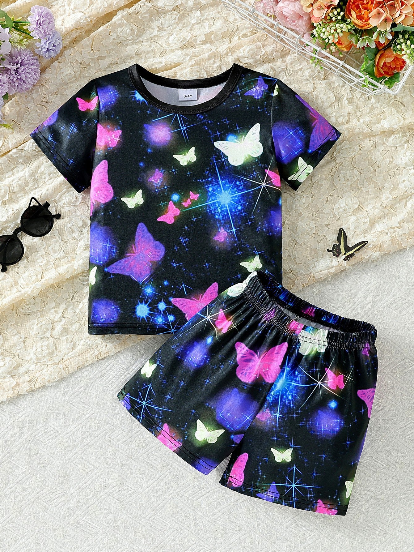 Girls Printed Round Neck T-shirt with Shorts