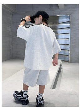 Boys Short Sleeves Round Neck T-shirt with Shorts