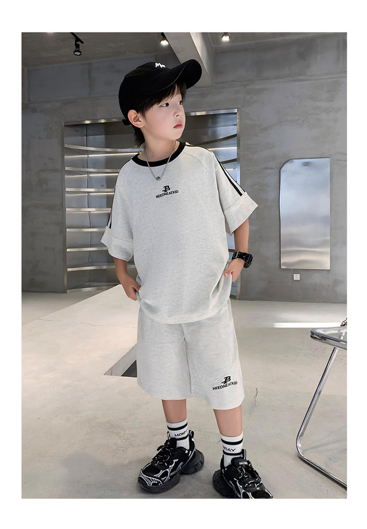 Boys Short Sleeves Round Neck T-shirt with Shorts