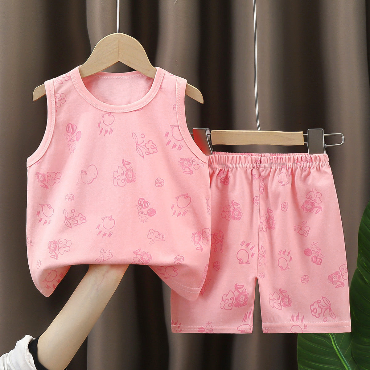 Girls Printed Round Neck T-shirt With Shorts