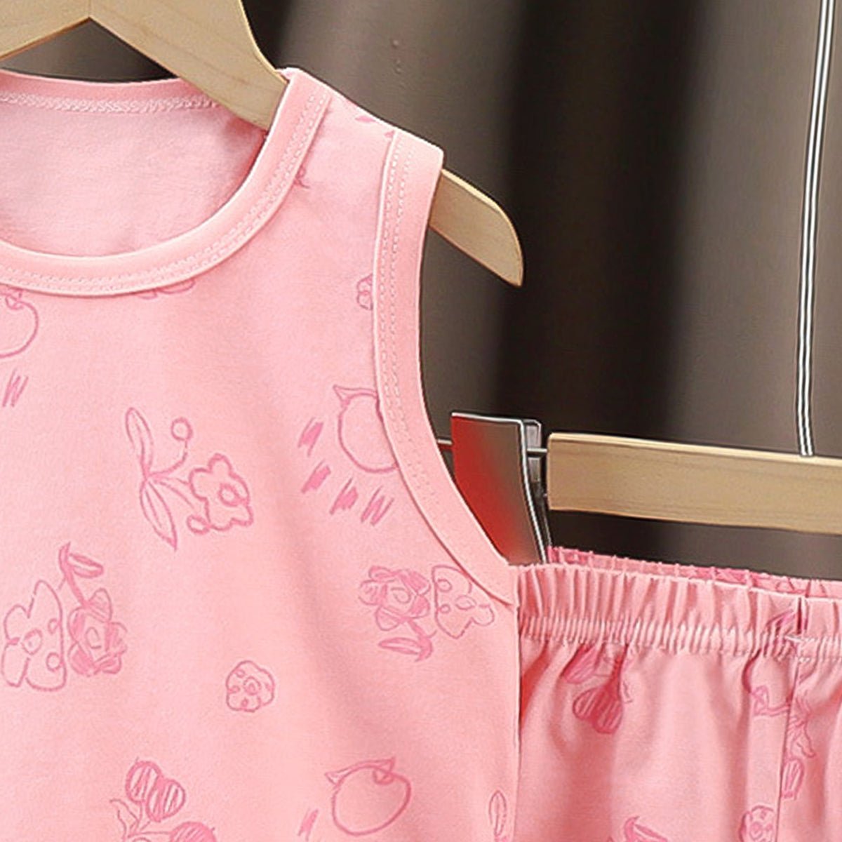 Girls Printed Round Neck T-shirt With Shorts