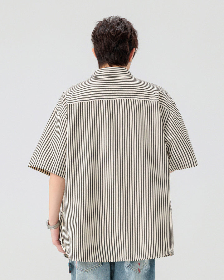 Men Vertical Striped Spread Collar Casual Shirt