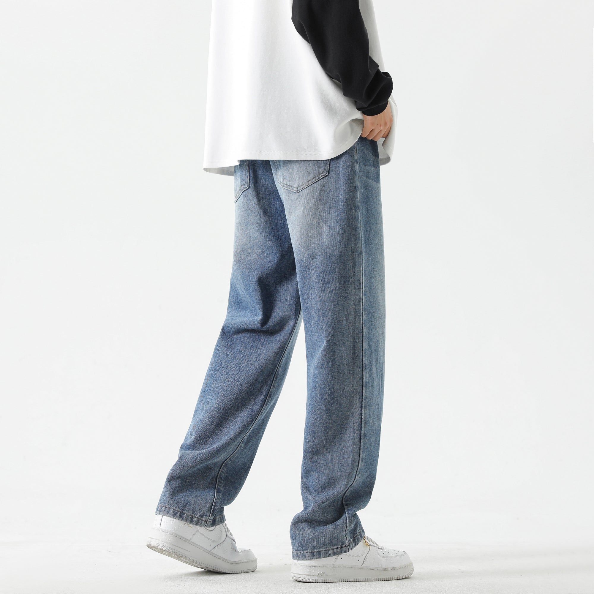 Men Straight Fit Mid-Rise Light Fade Jeans