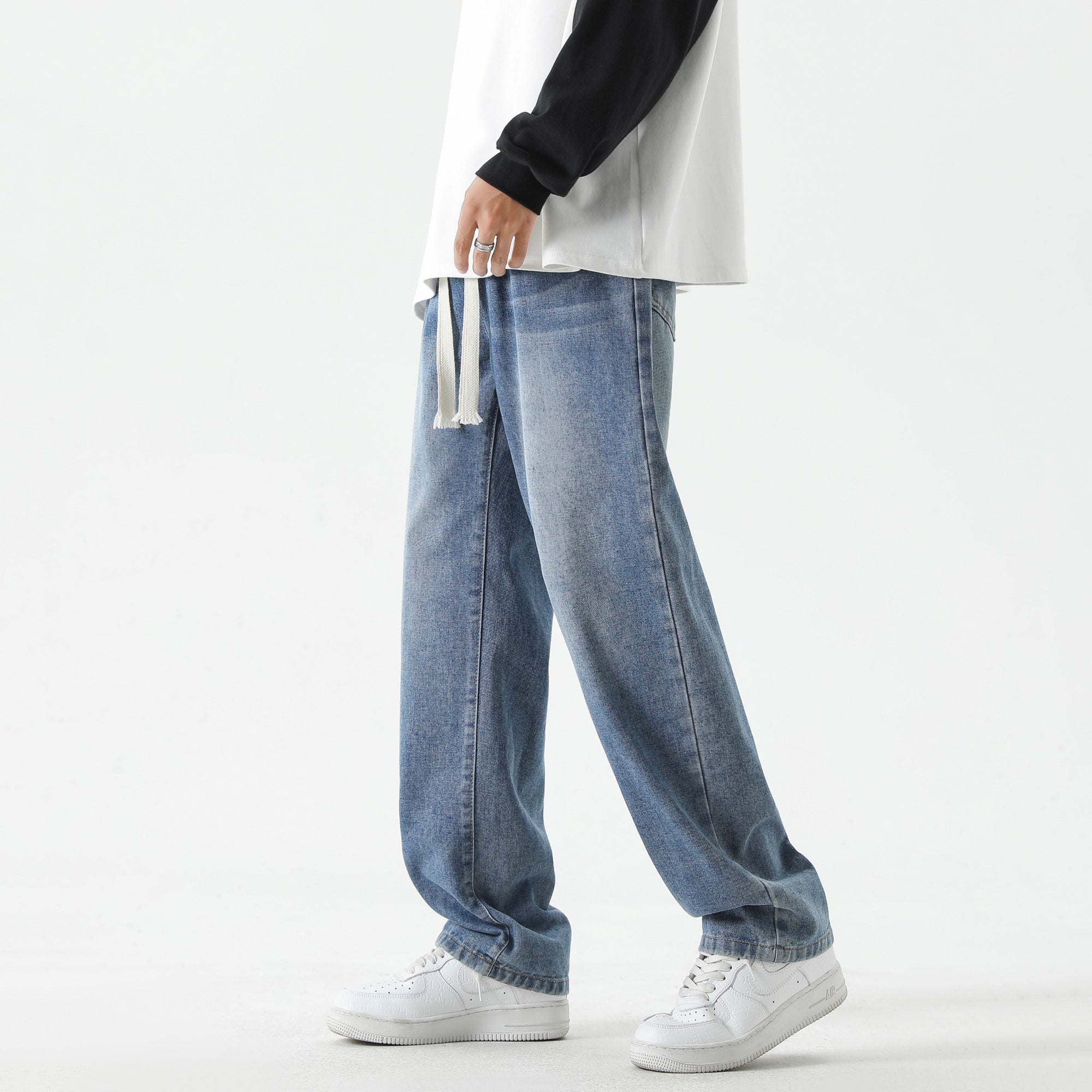 Men Straight Fit Mid-Rise Light Fade Jeans