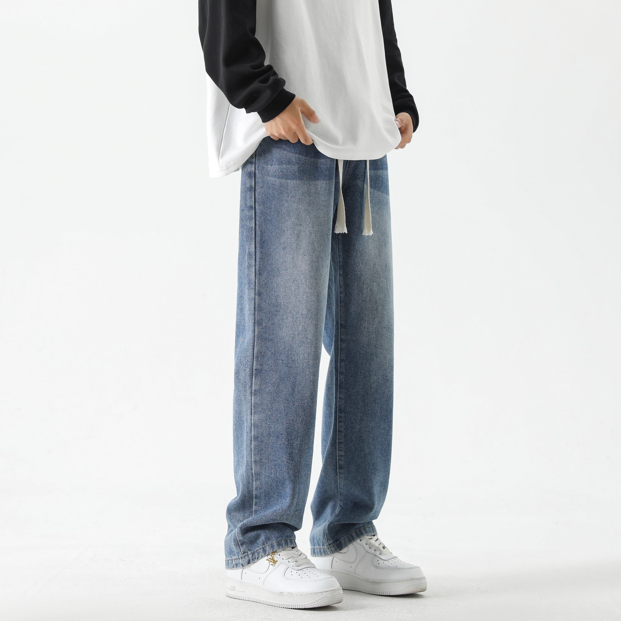 Men Straight Fit Mid-Rise Light Fade Jeans