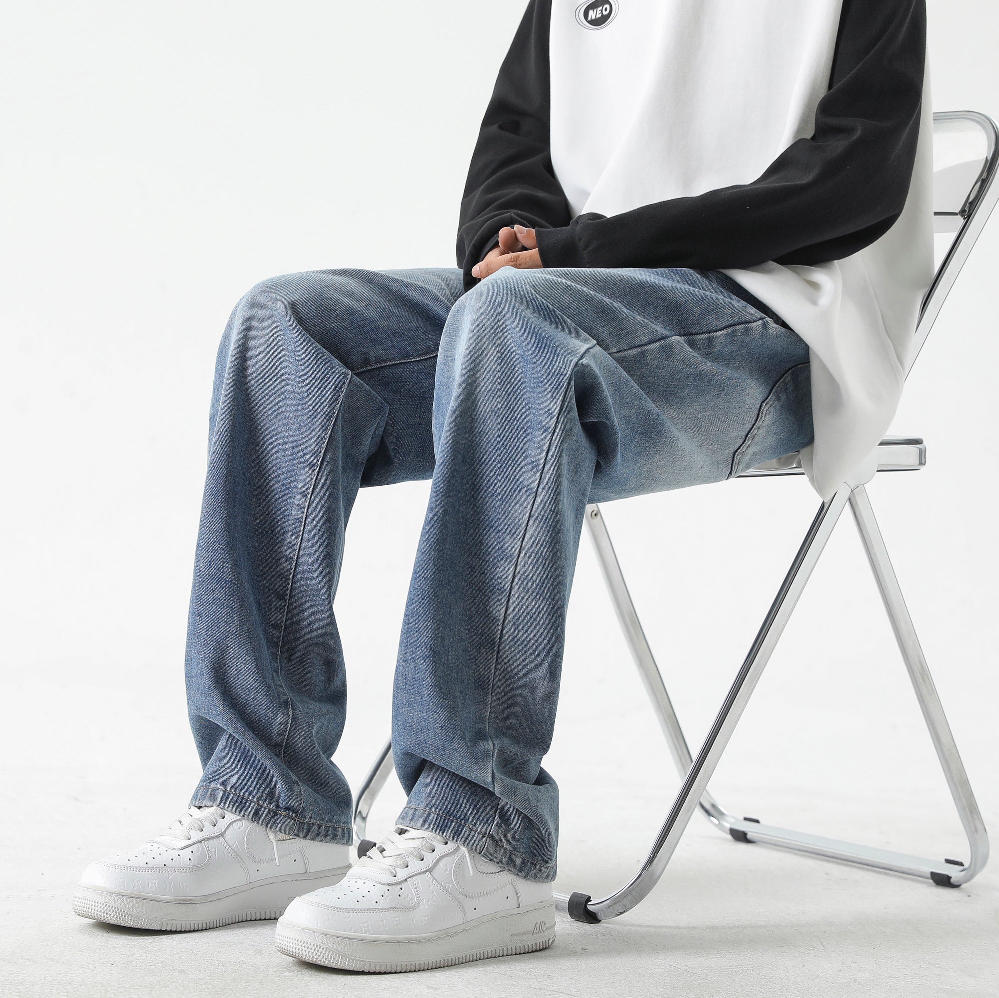 Men Straight Fit Mid-Rise Light Fade Jeans