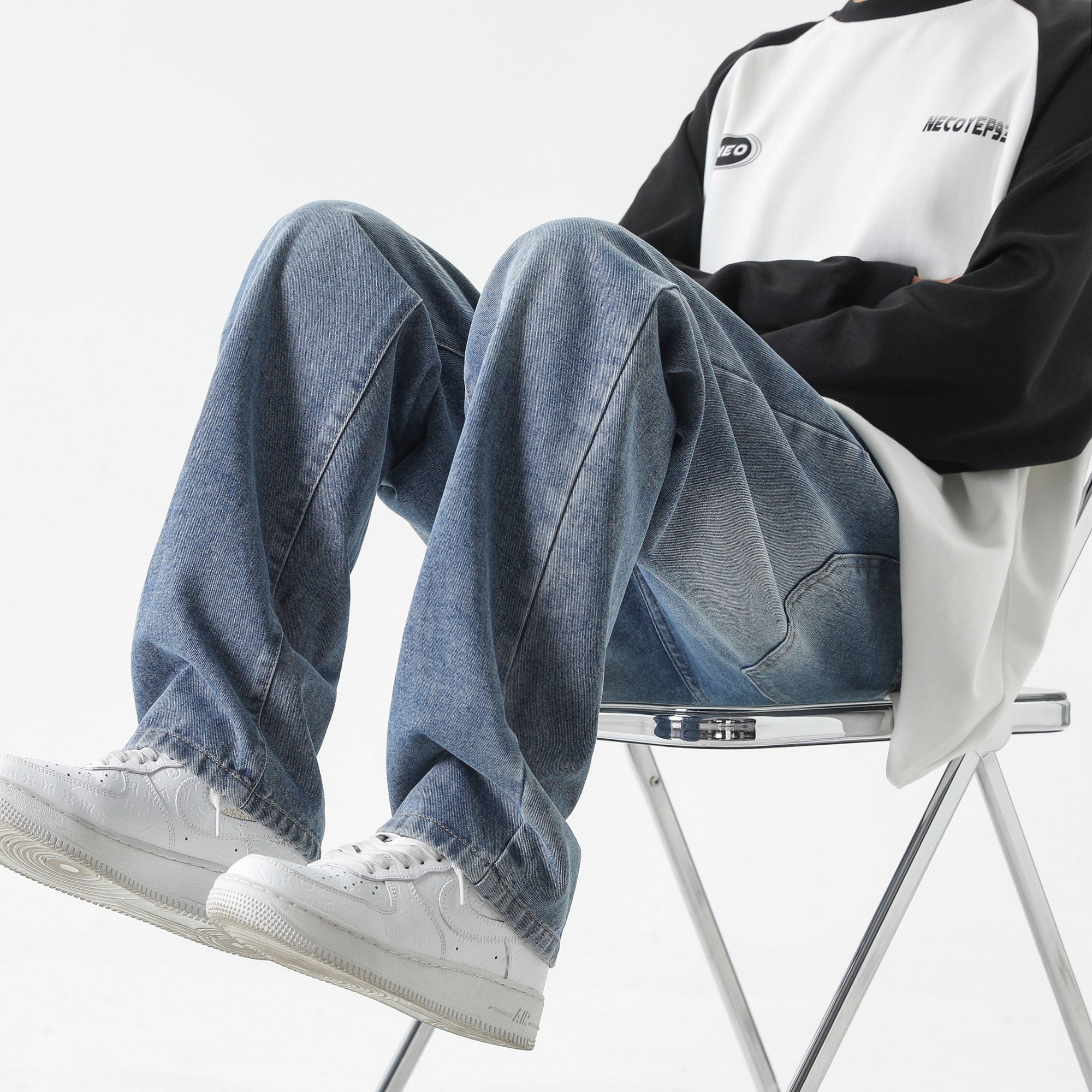 Men Straight Fit Mid-Rise Light Fade Jeans