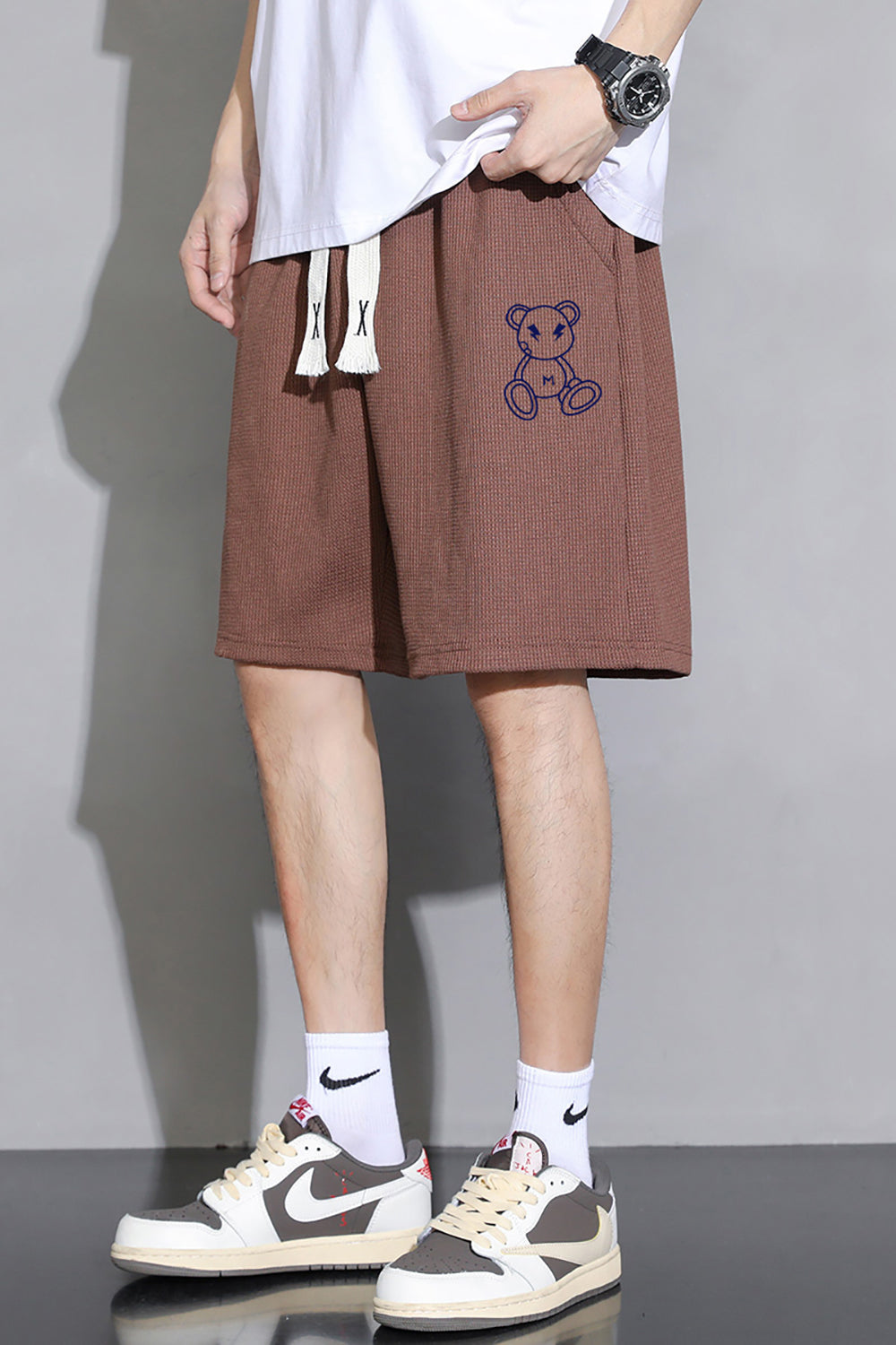Men Printed Regular Fit Mid-Rise Shorts