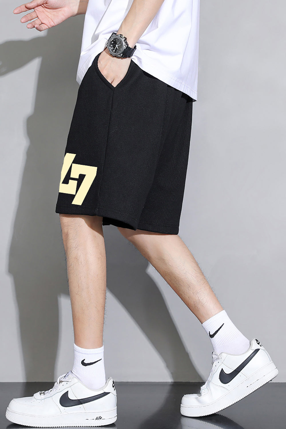 Men Printed Mid-Rise Shorts