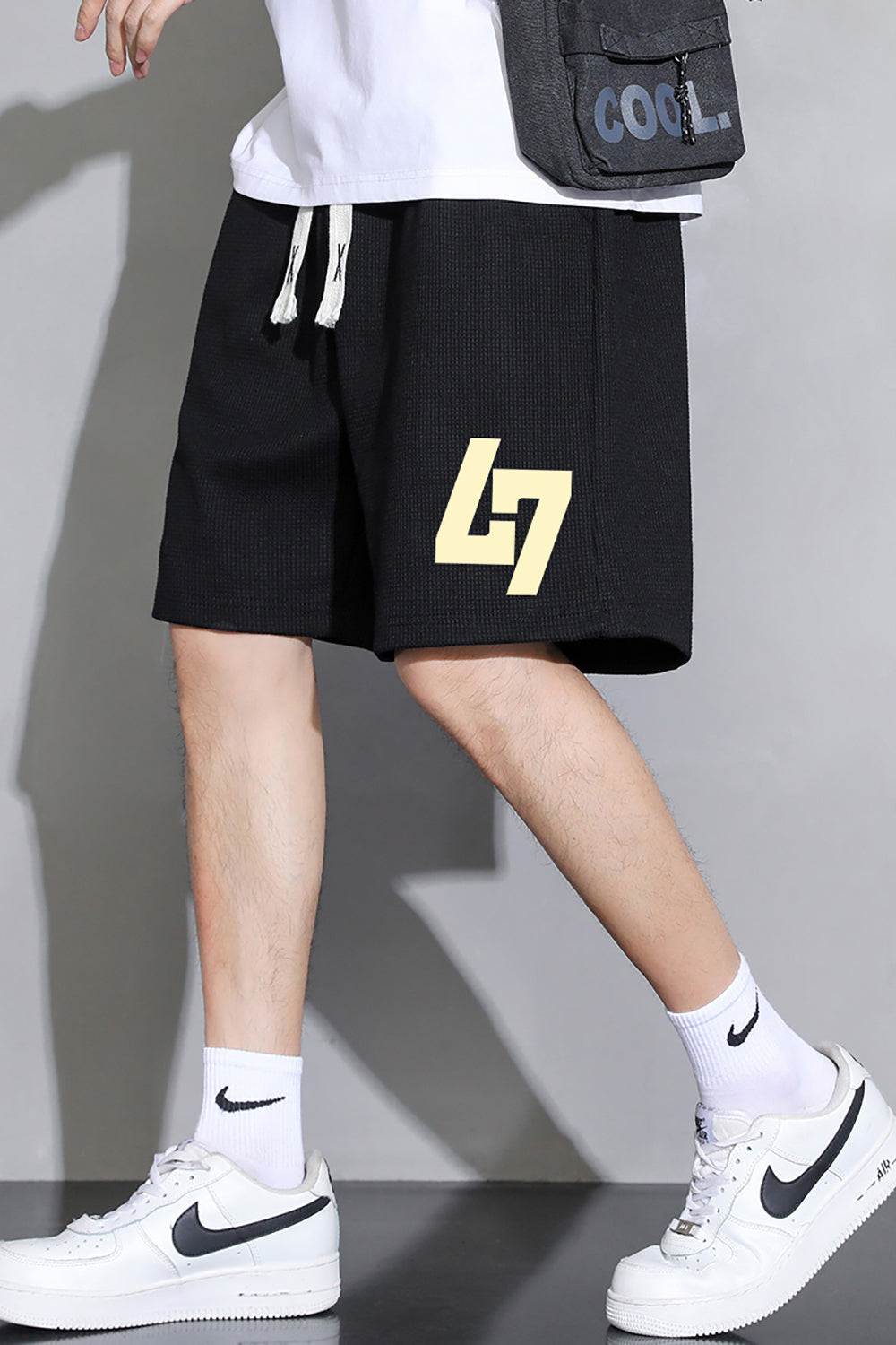 Men Printed Mid-Rise Shorts