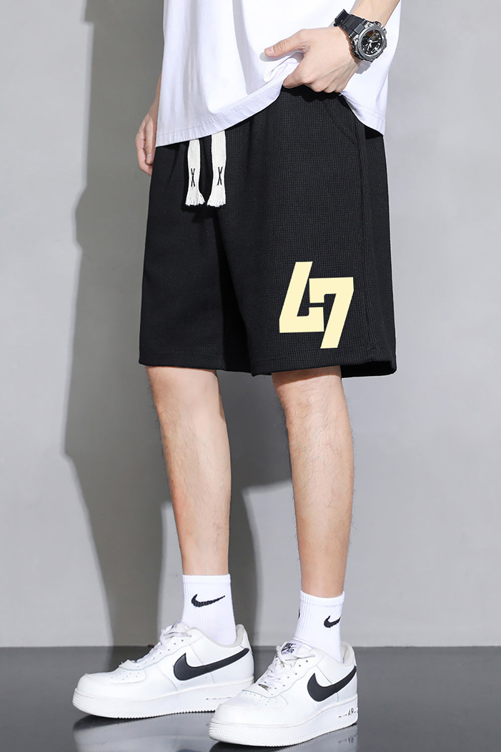 Men Printed Mid-Rise Shorts