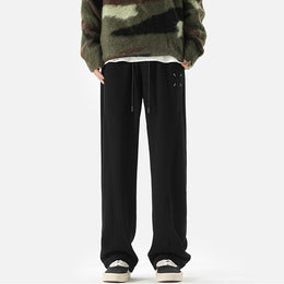 Men Loose Fit Easy Wash Pleated Trousers