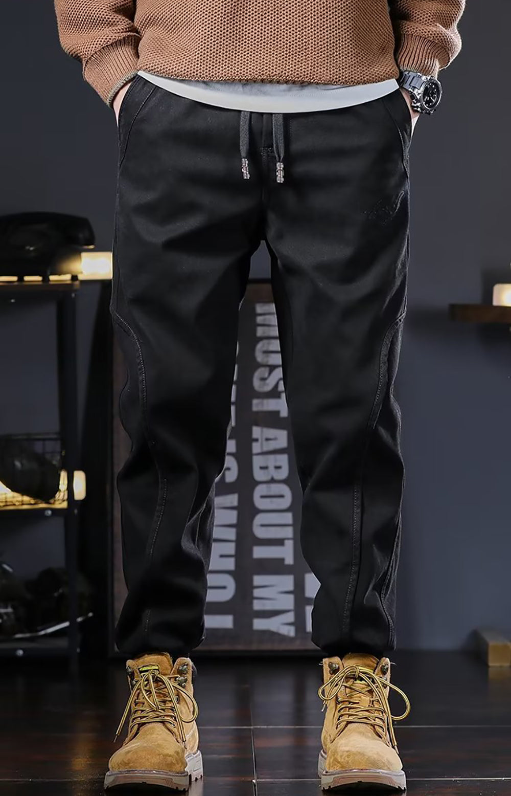 Men Solid Mid-Rise Regular Joggers