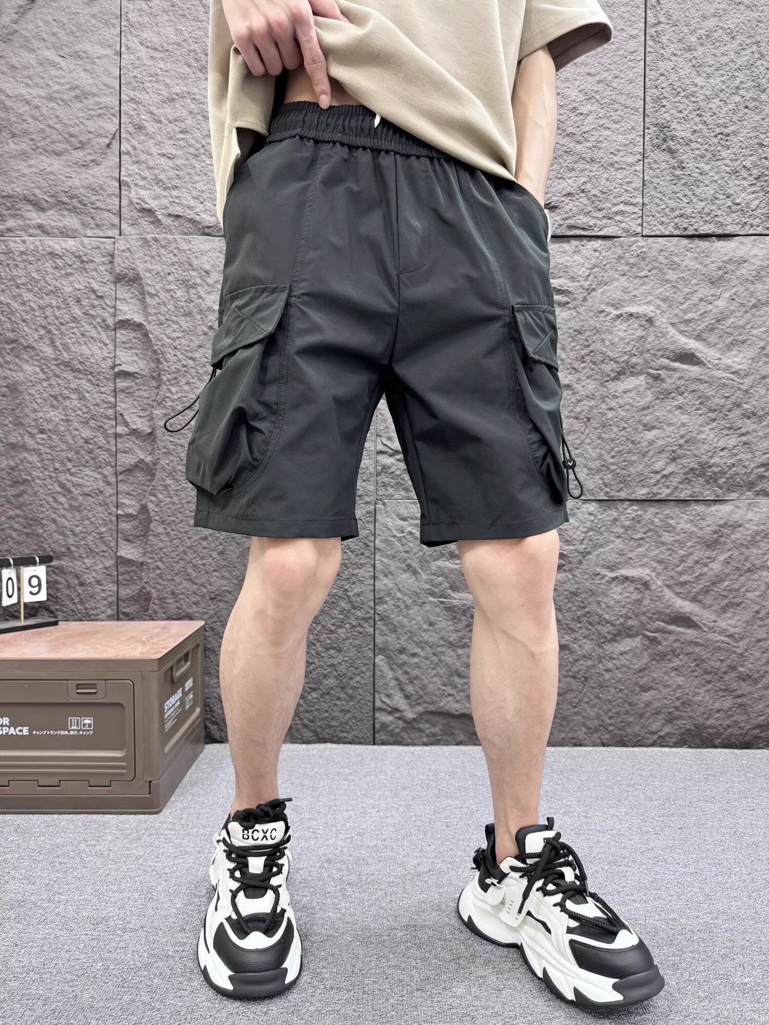 Men Low-Rise Rapid-Dry Cargo Shorts