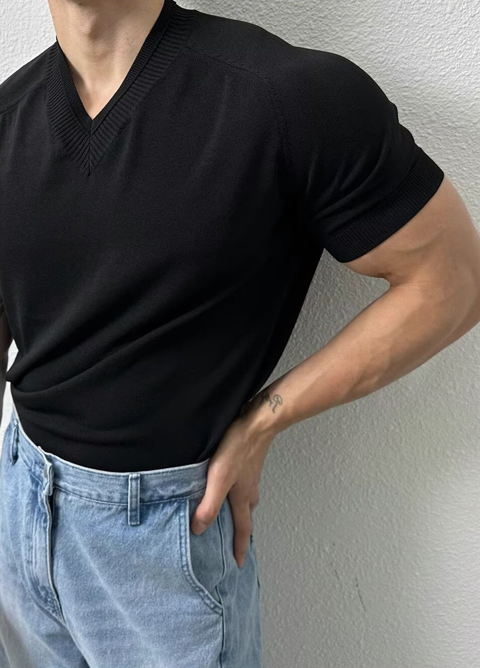 Solid V-Neck Muscle Fit Short Sleeves T-shirt