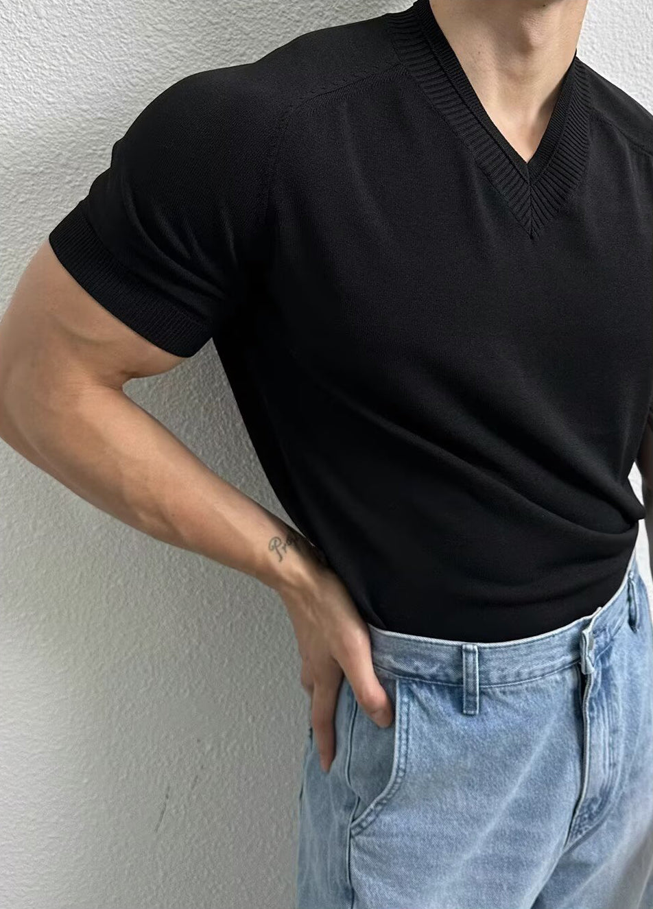 Solid V-Neck Muscle Fit Short Sleeves T-shirt