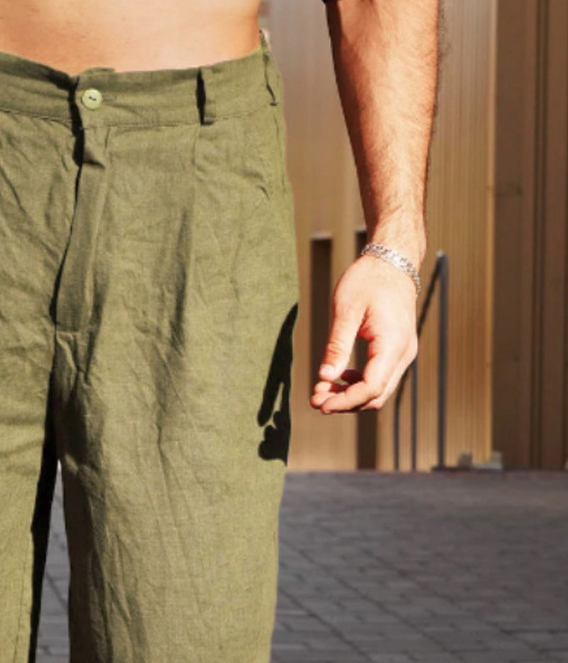 Men Solid Mid-Rise Regular Trousers