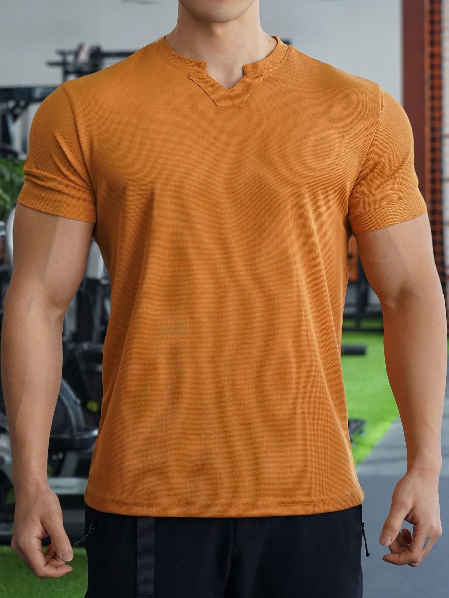 Men Solid Round Neck T-shirt