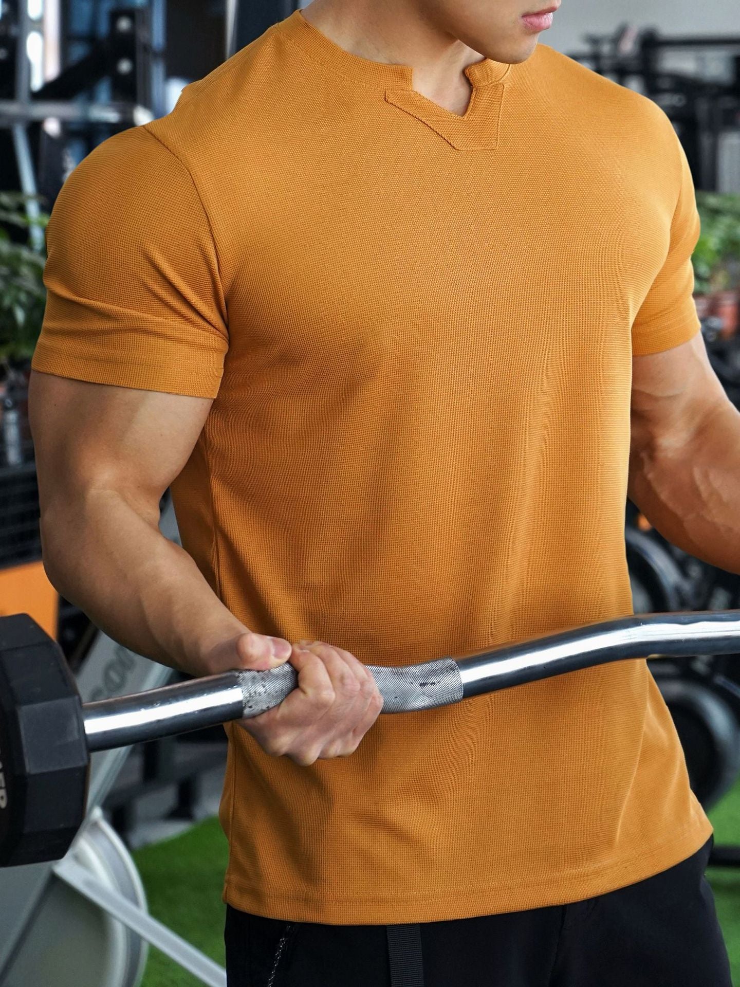 Men Solid Round Neck T-shirt