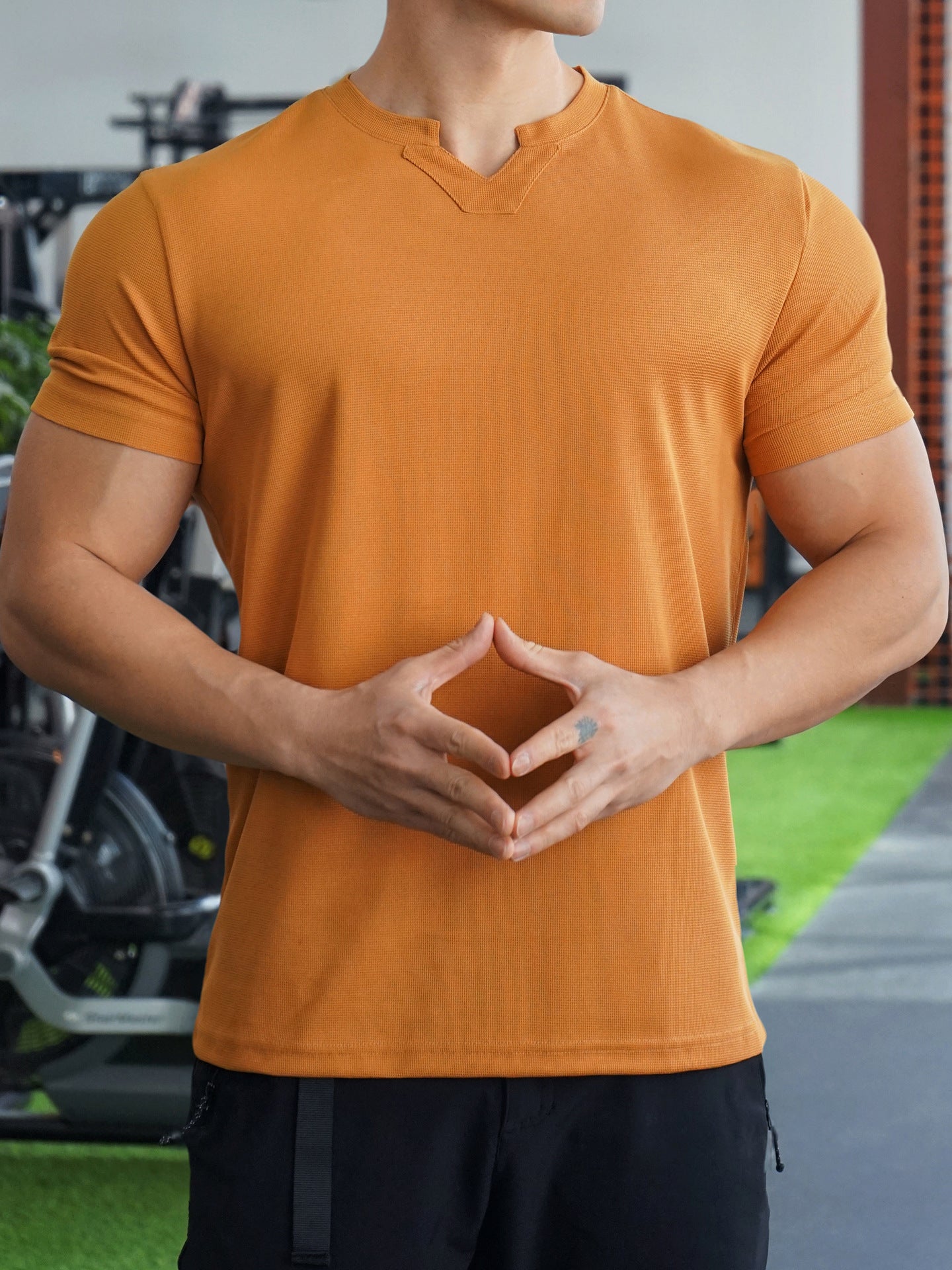 Men Solid Round Neck T-shirt