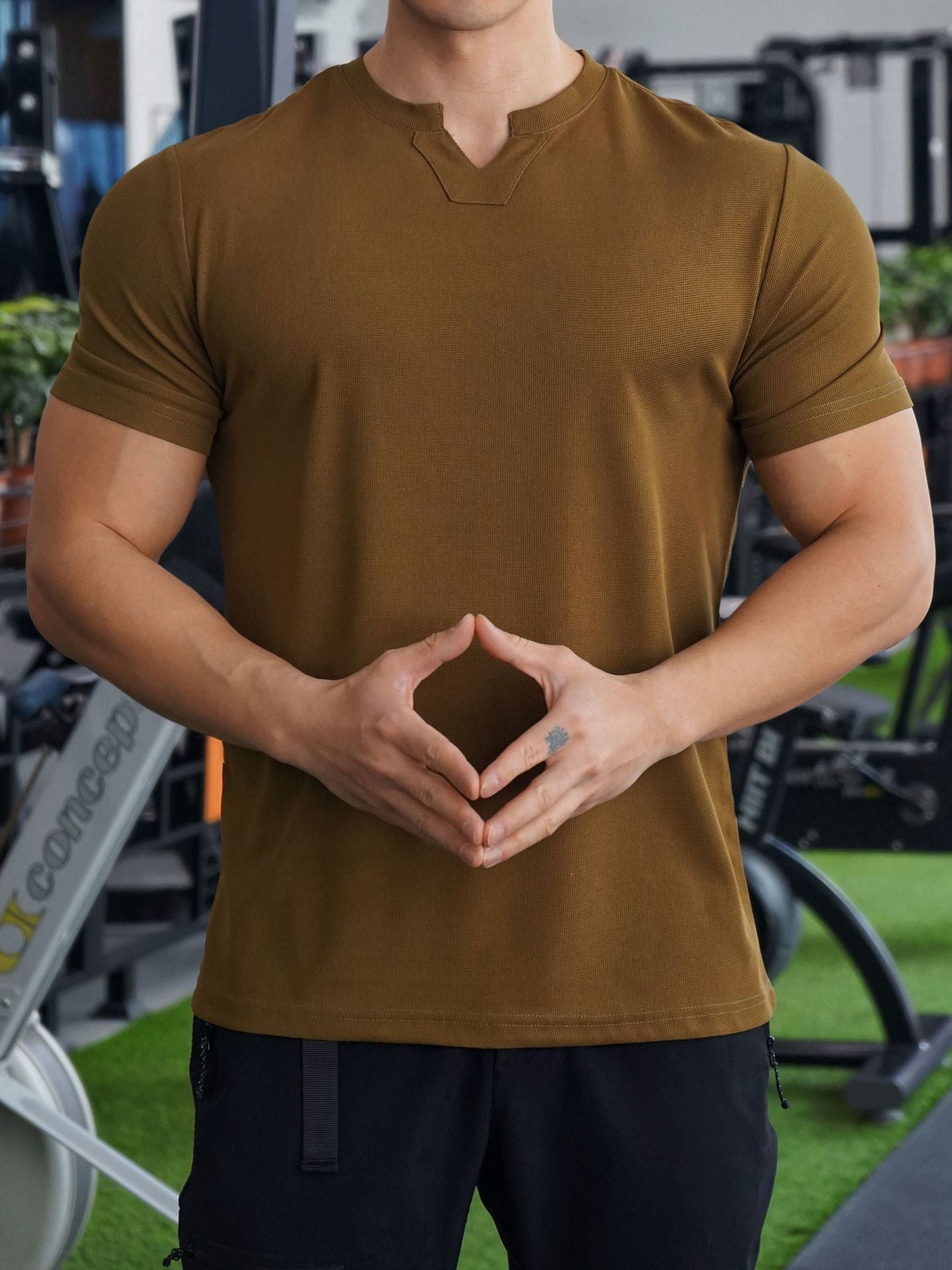 Men Solid Round Neck T-shirt