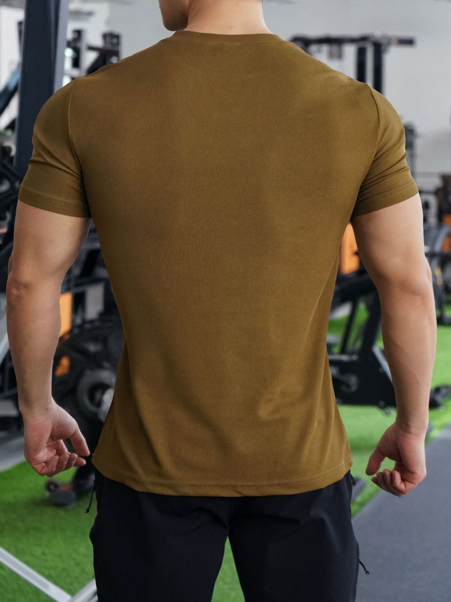 Men Solid Round Neck T-shirt