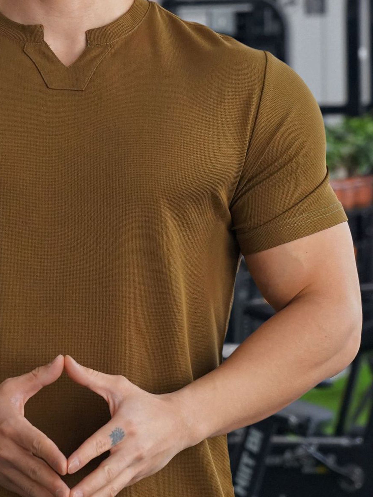 Men Solid Round Neck T-shirt