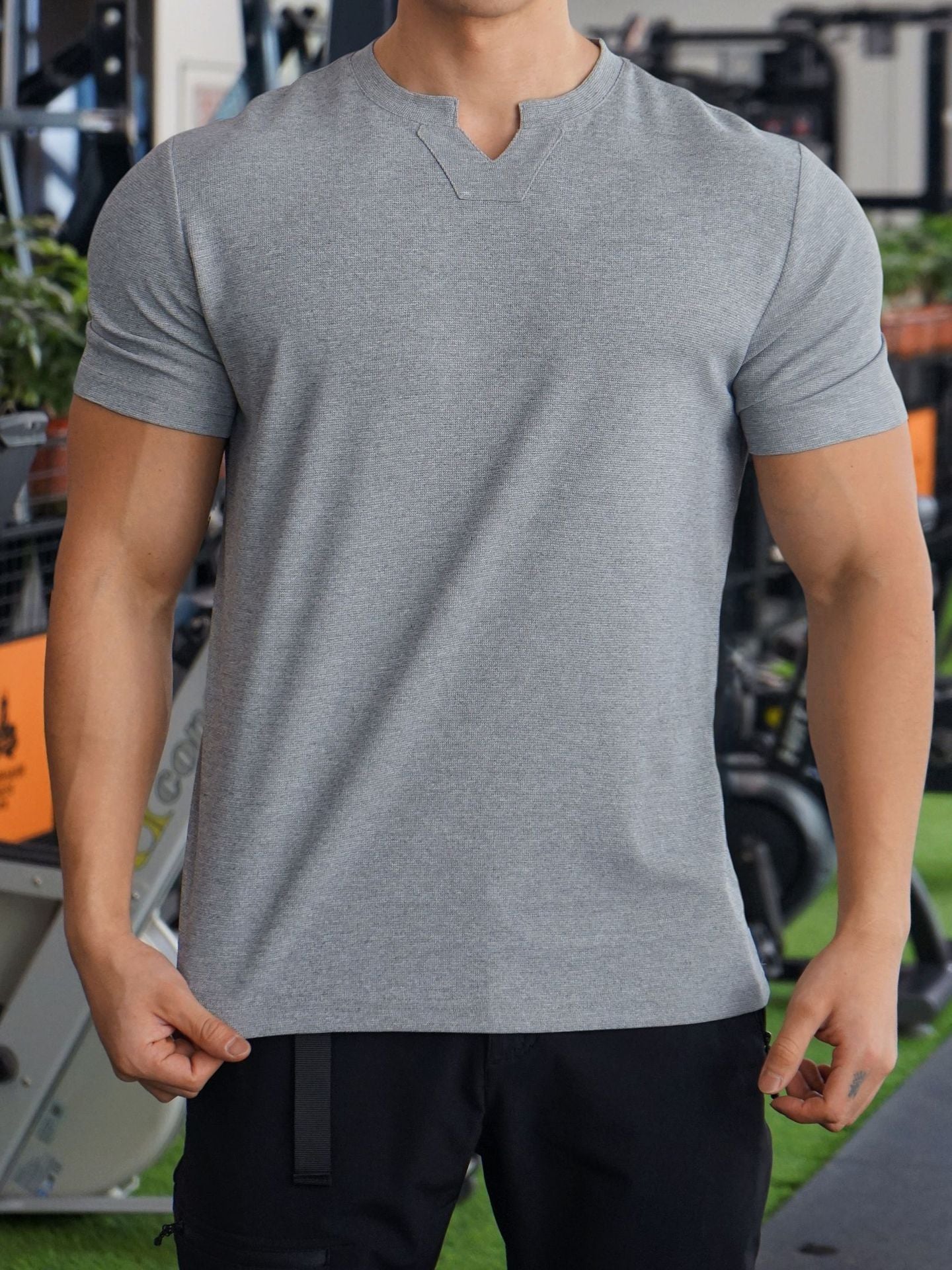 Men Solid Round Neck T-shirt