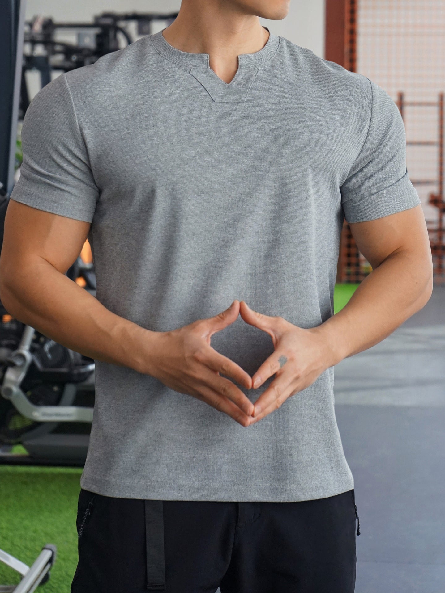 Men Solid Round Neck T-shirt