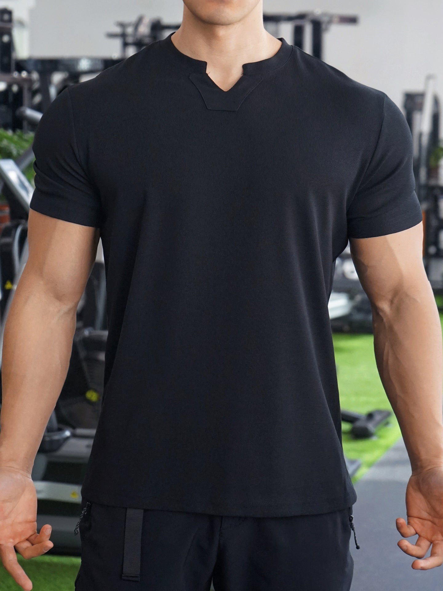 Men Solid Round Neck T-shirt