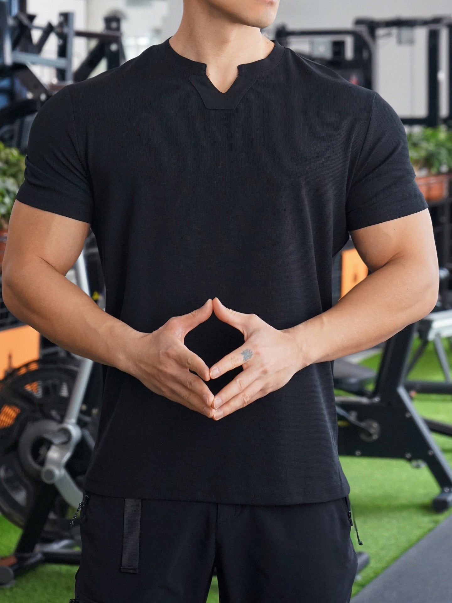 Men Solid Round Neck T-shirt