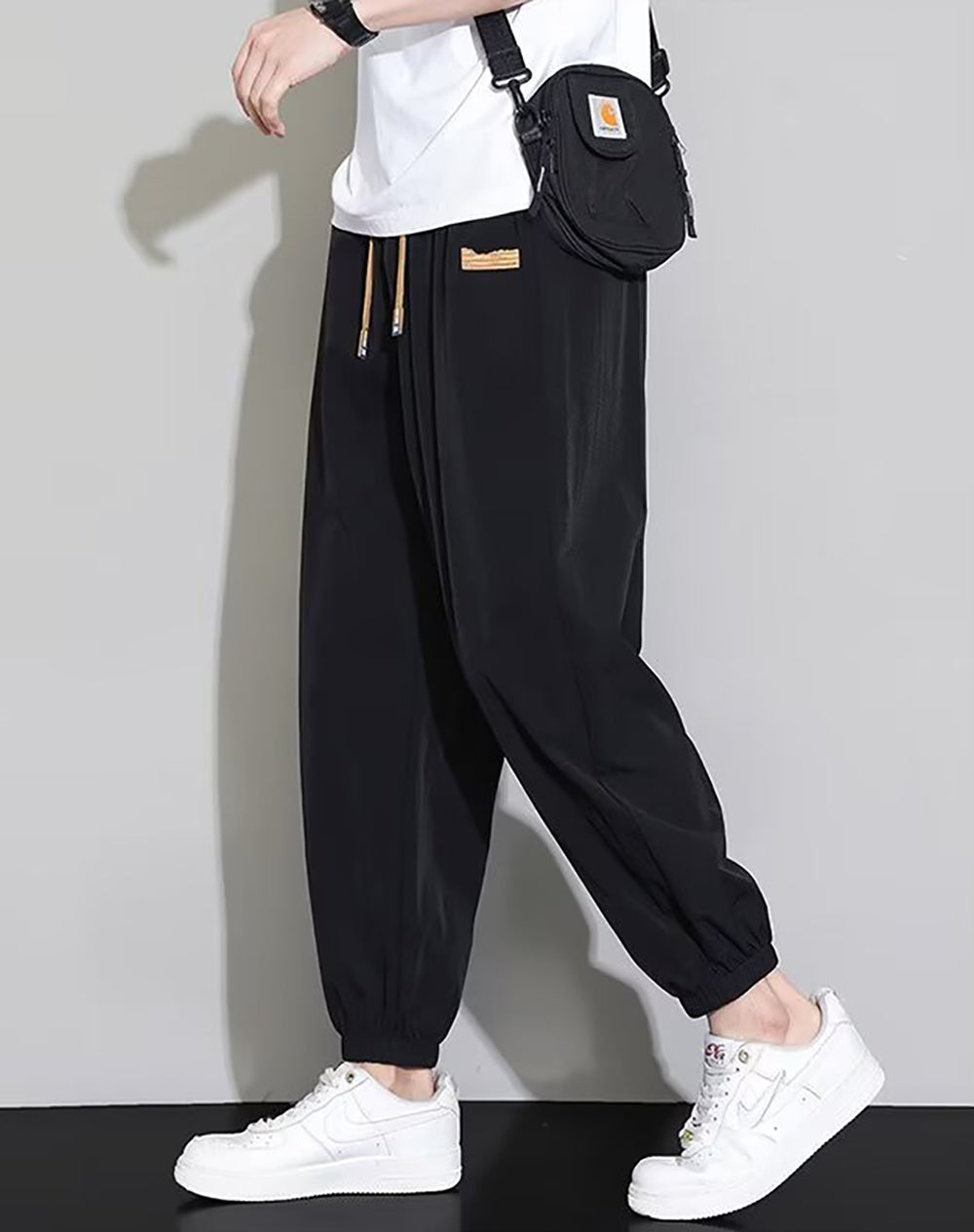 Men Pleated Mid-Rise Joggers Trouser