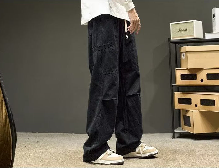 Men Solid Loose Fit Mid-Rise Flat-Front Easy Wash Cargos Trousers