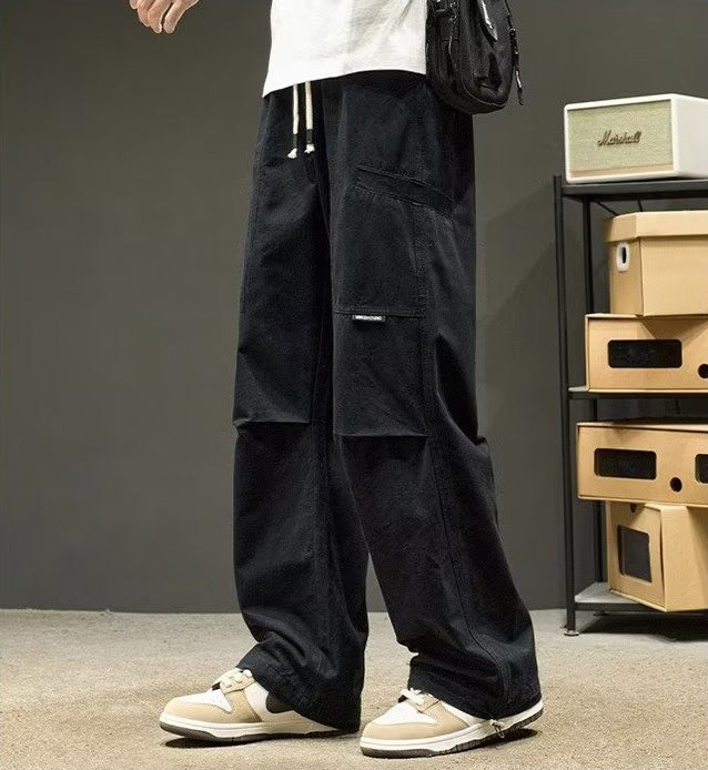 Men Solid Loose Fit Mid-Rise Flat-Front Easy Wash Cargos Trousers