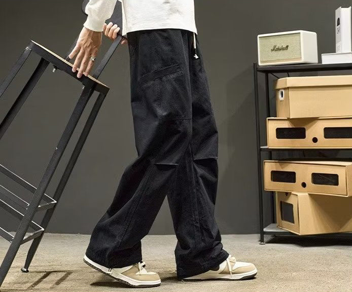 Men Solid Loose Fit Mid-Rise Flat-Front Easy Wash Cargos Trousers