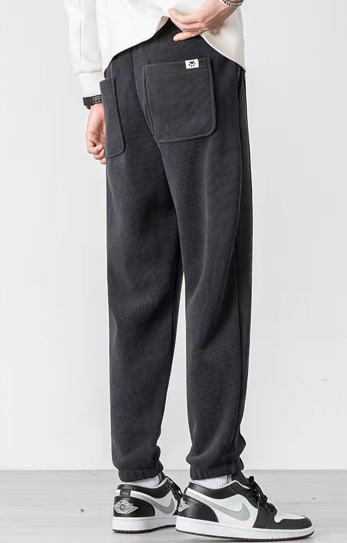 Men Solid Mid-Rise Jogger