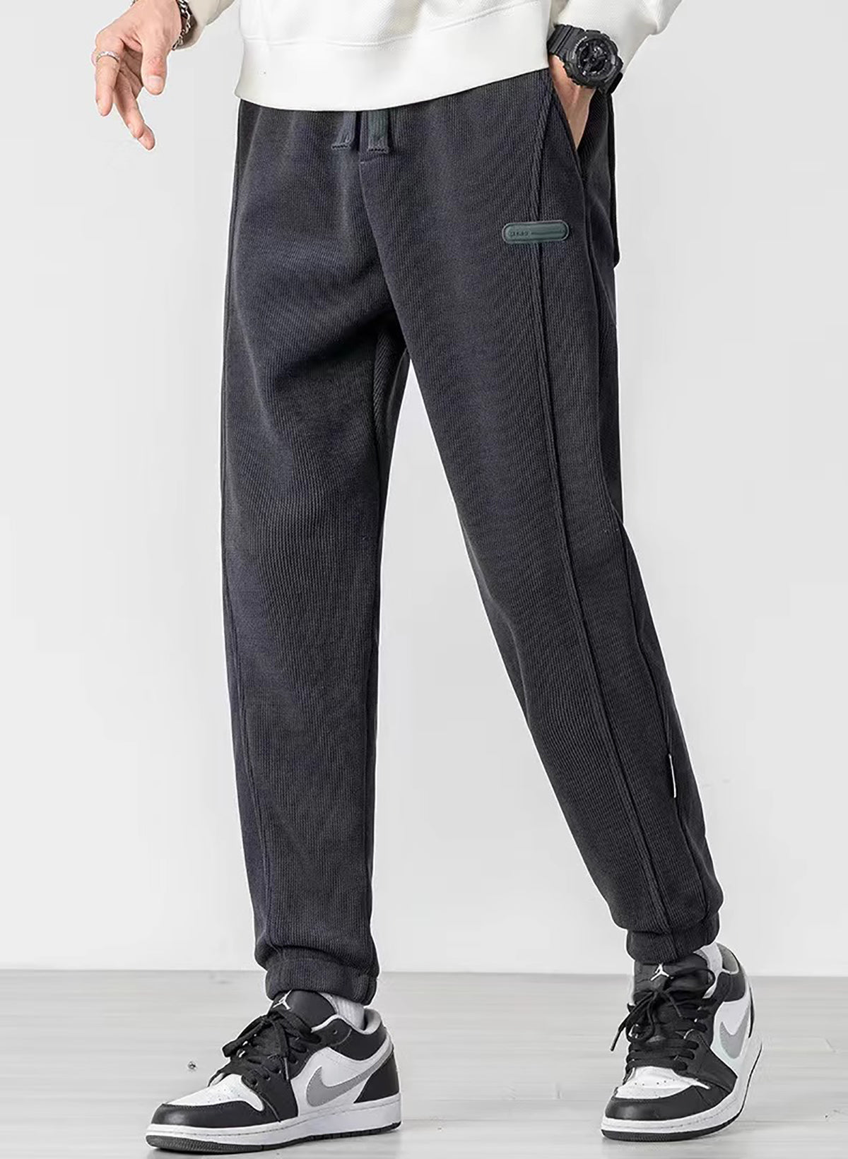 Men Solid Mid-Rise Jogger