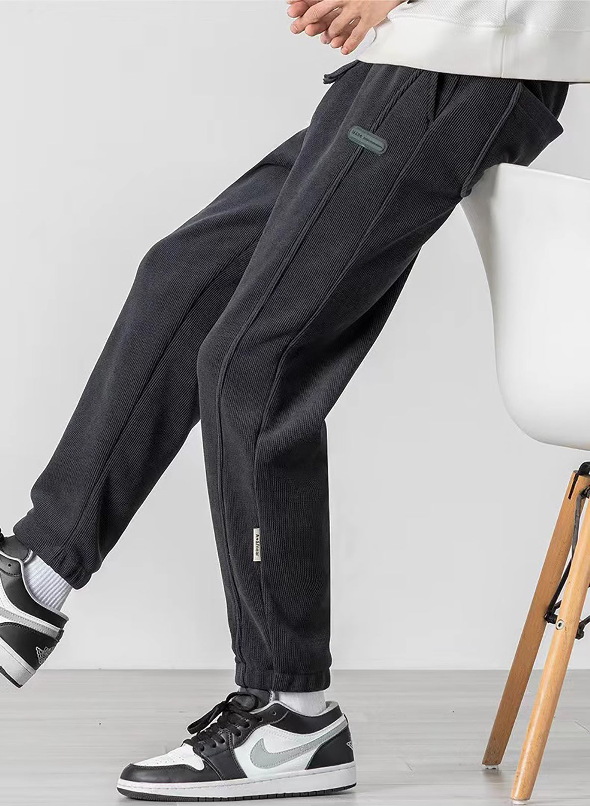 Men Solid Mid-Rise Jogger
