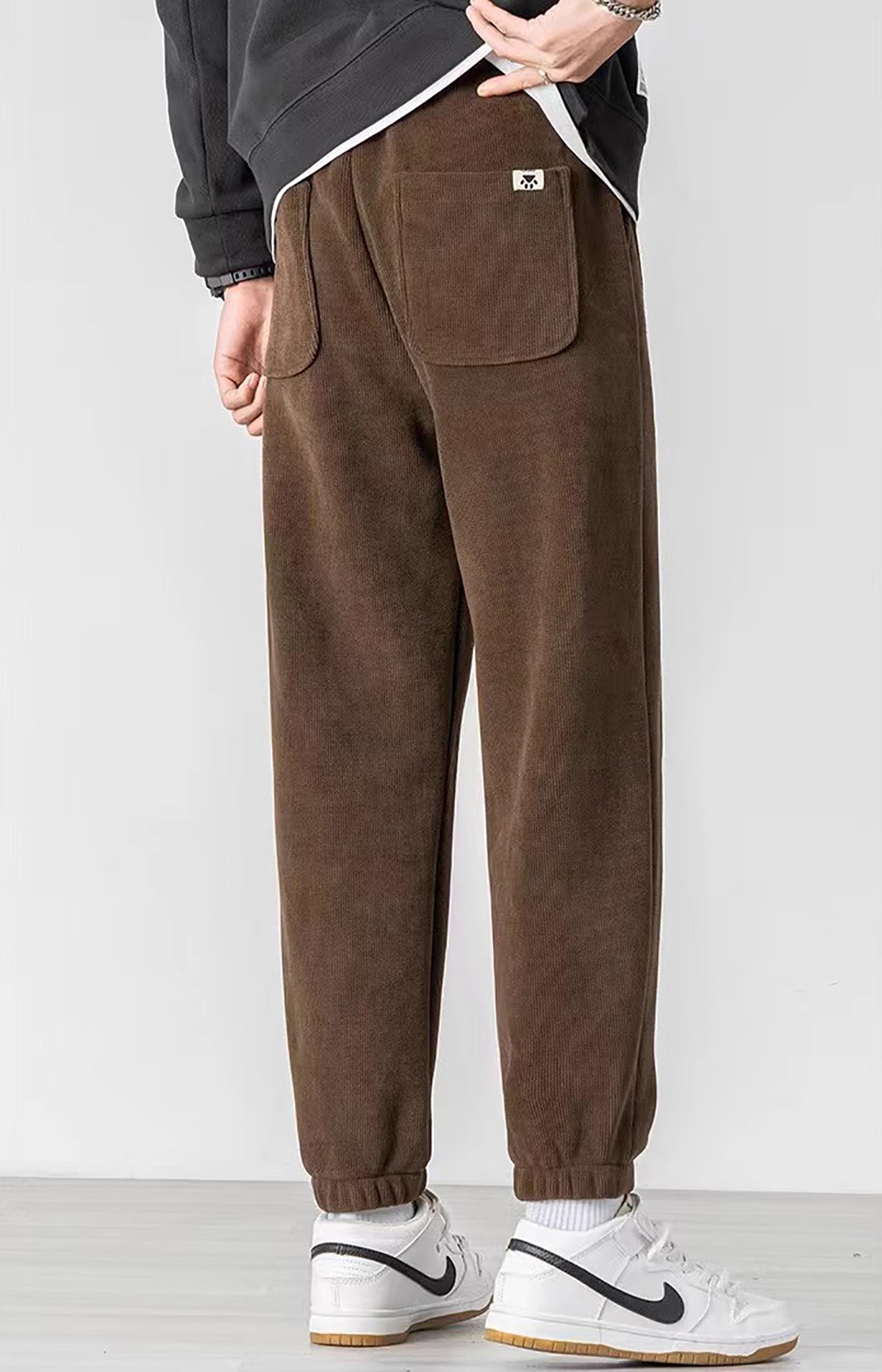 Men Easy Wash Pleated Joggers Trouser