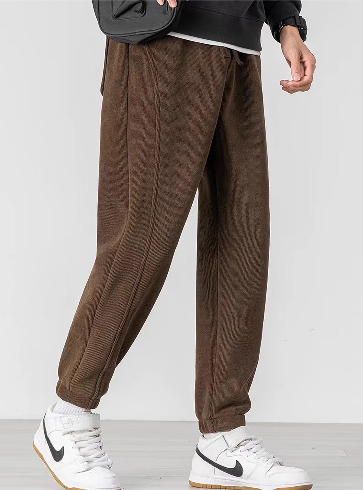 Men Easy Wash Pleated Joggers Trouser