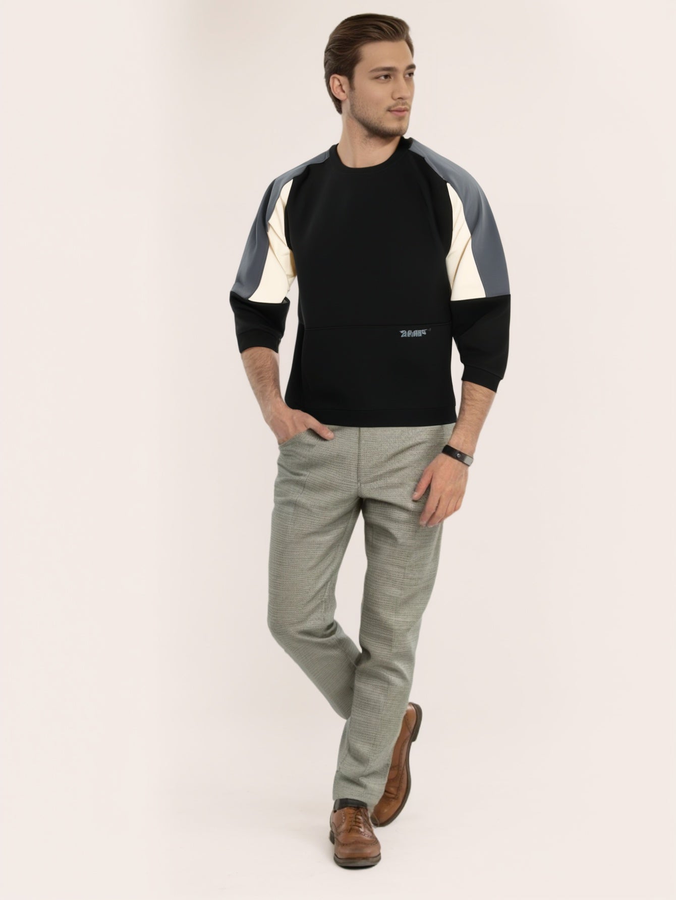 Men Colourblocked Pullover Sweatshirt