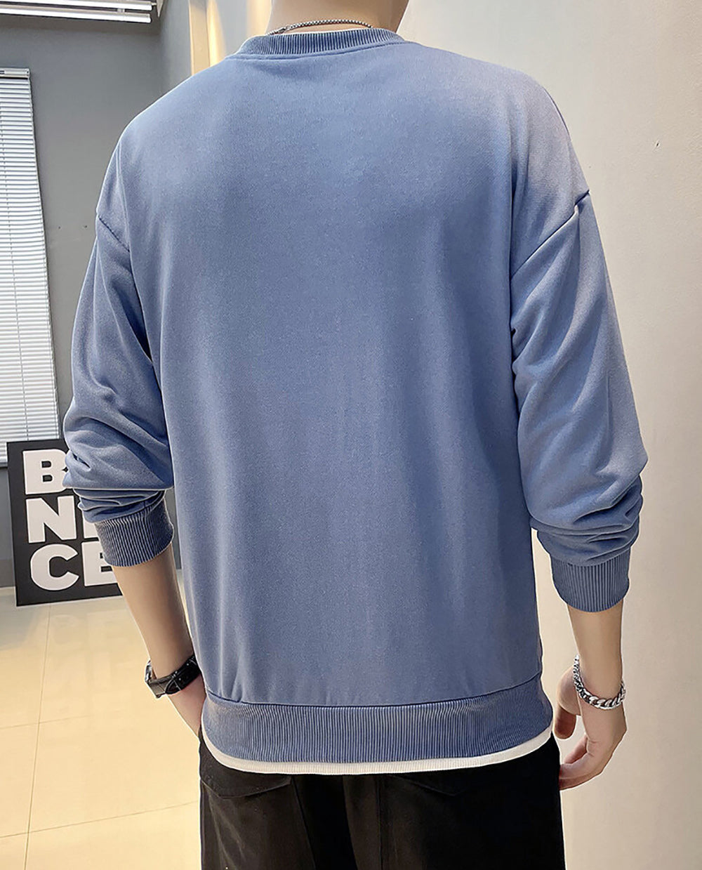 Men's Blue Solid Round Neck Sweatshirt