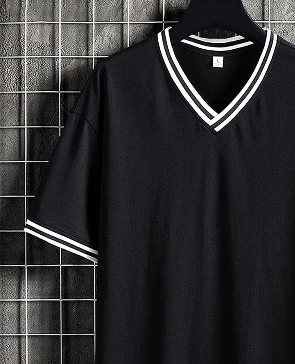 Men Solid V-Neck Regular Fit T-shirt