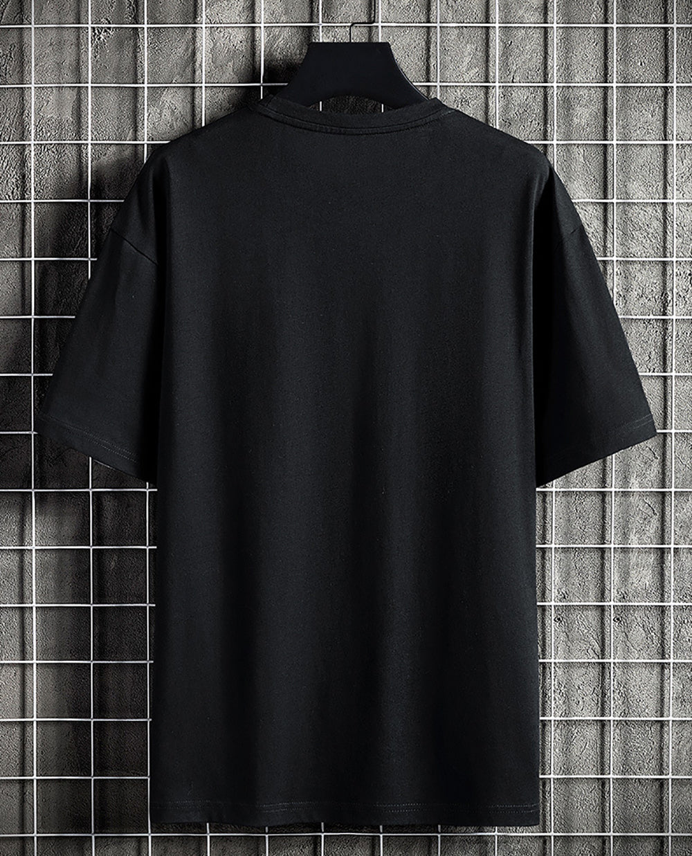 Men Graphic Printed Round Neck Regular Fit T-shirt