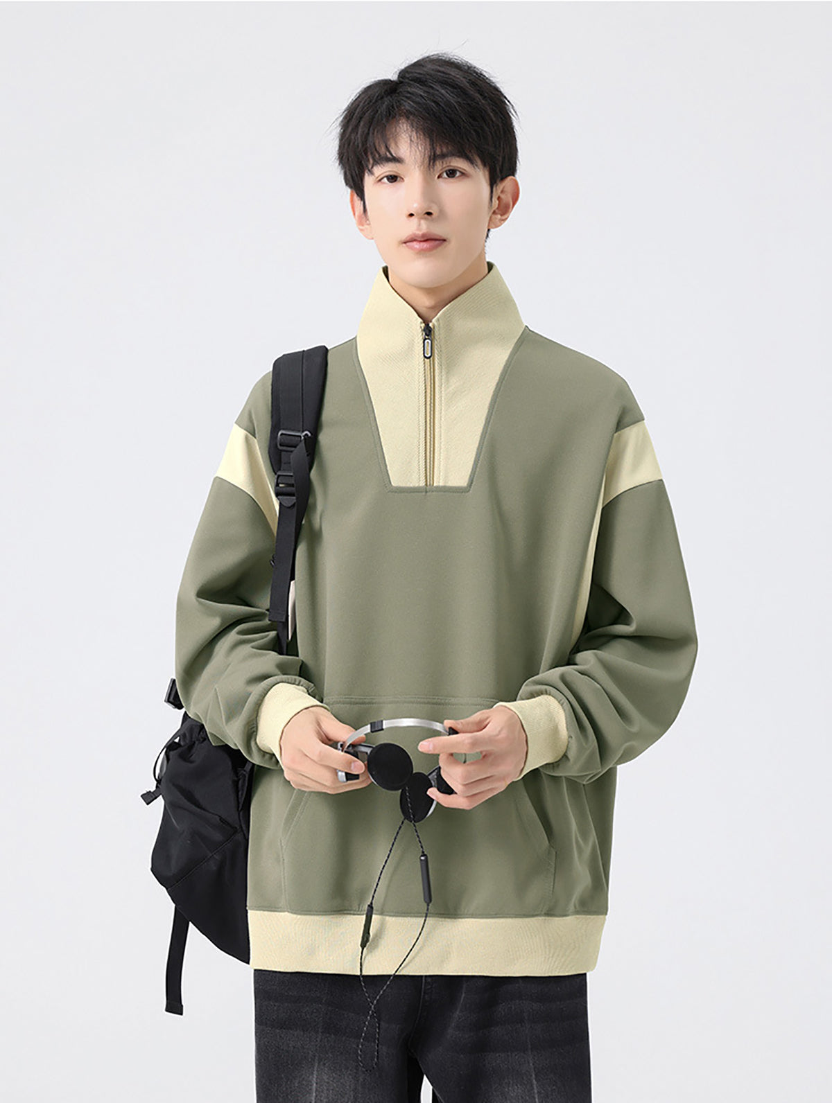 Men Colourblocked Mock Collar Pullover Sweatshirt