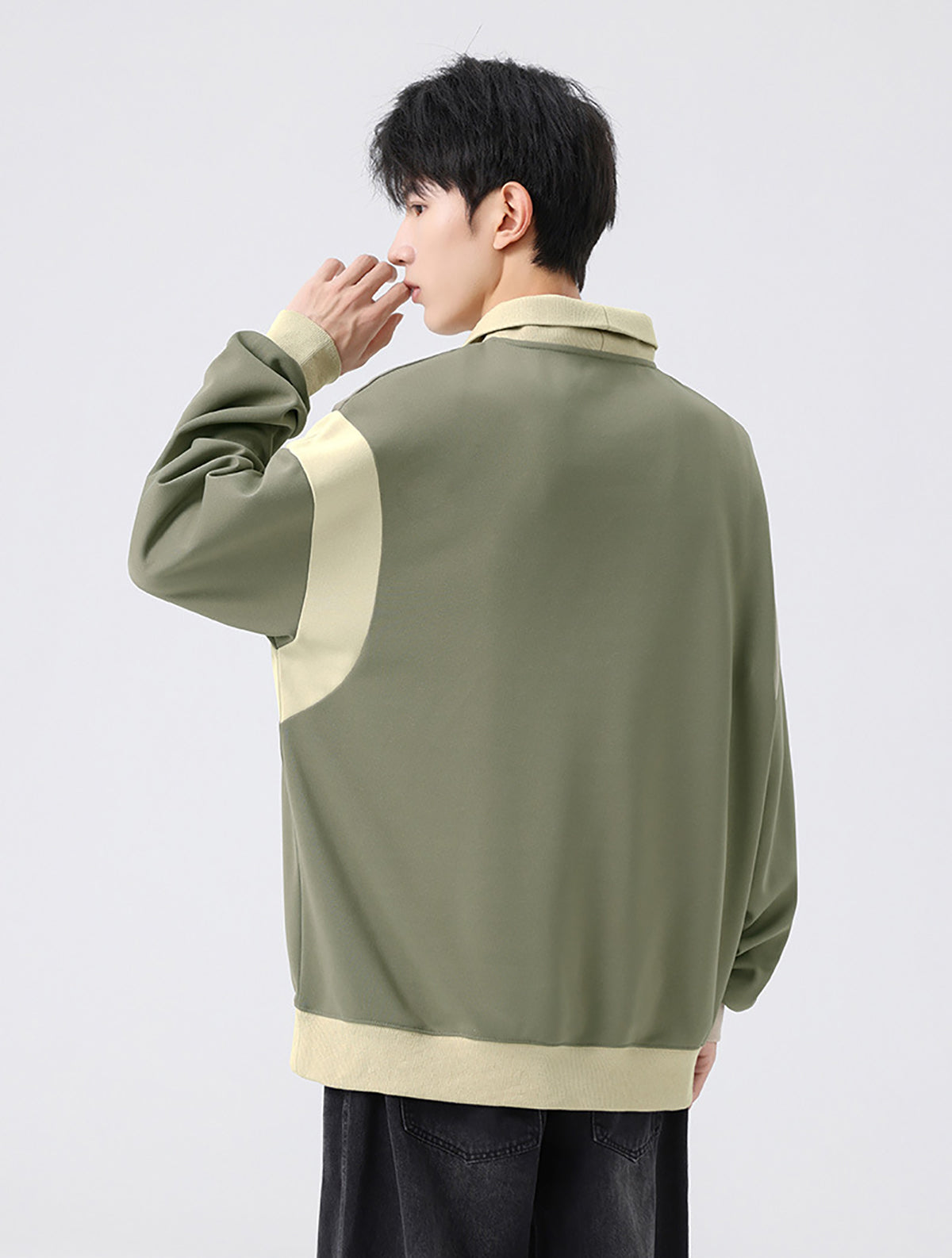 Men Colourblocked Mock Collar Pullover Sweatshirt